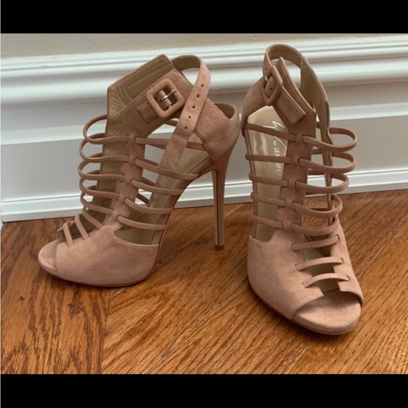 AUTHENTIC Giuseppe for JLO "Jen" laser cutout bootie in blush - Picture 4 of 10